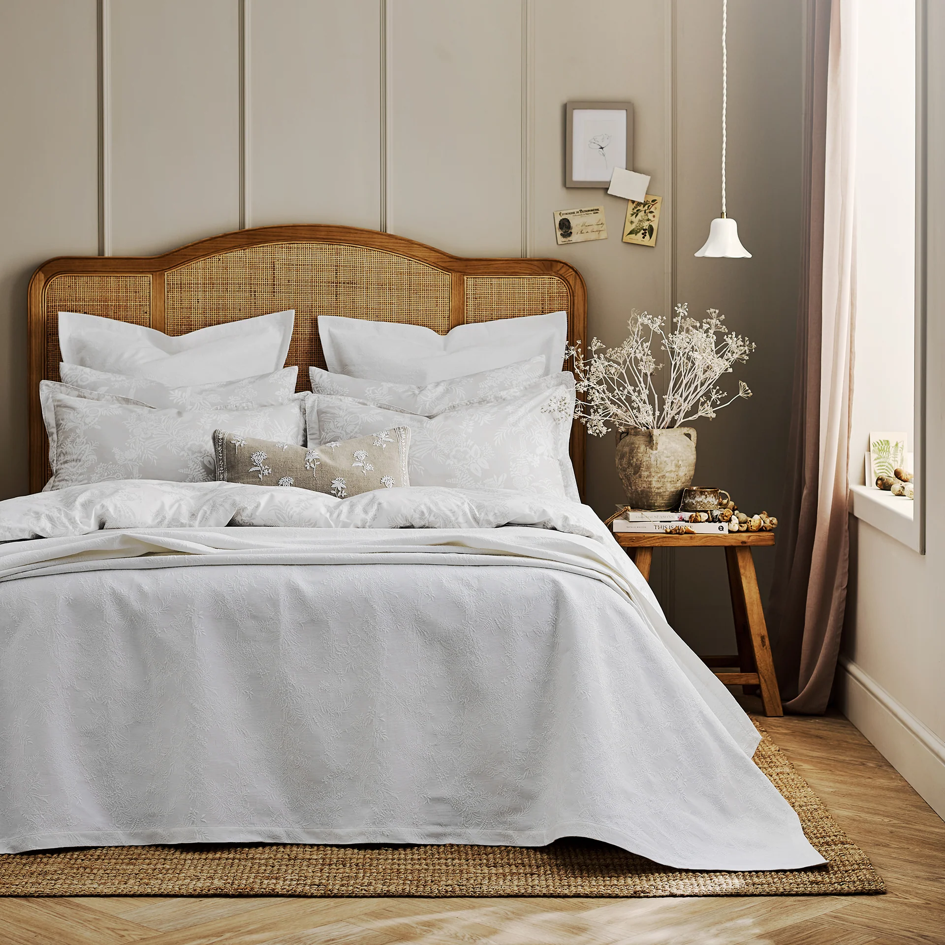 Beatrice Mattelasse Coverlet - Image 3