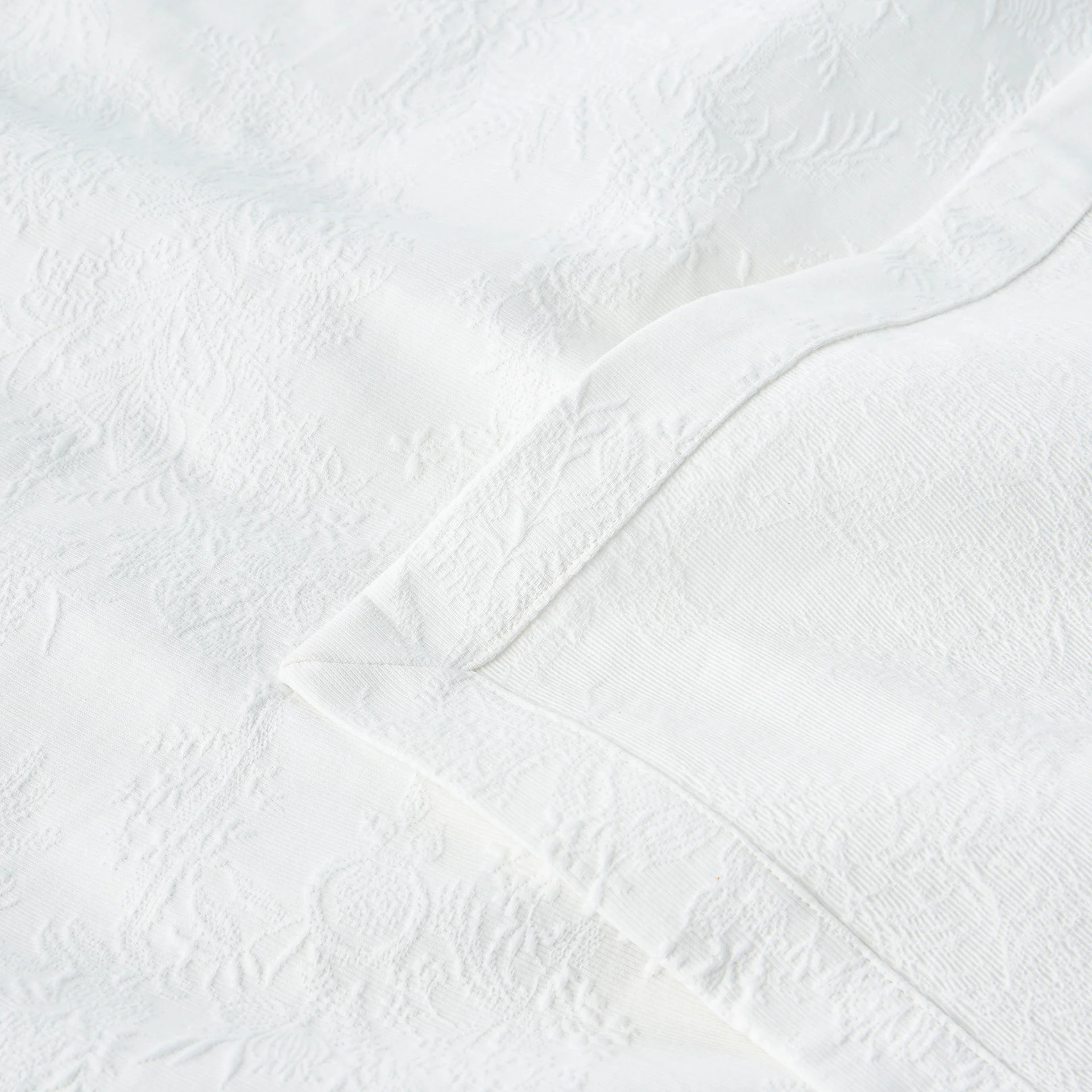 Beatrice Mattelasse Coverlet - Image 4