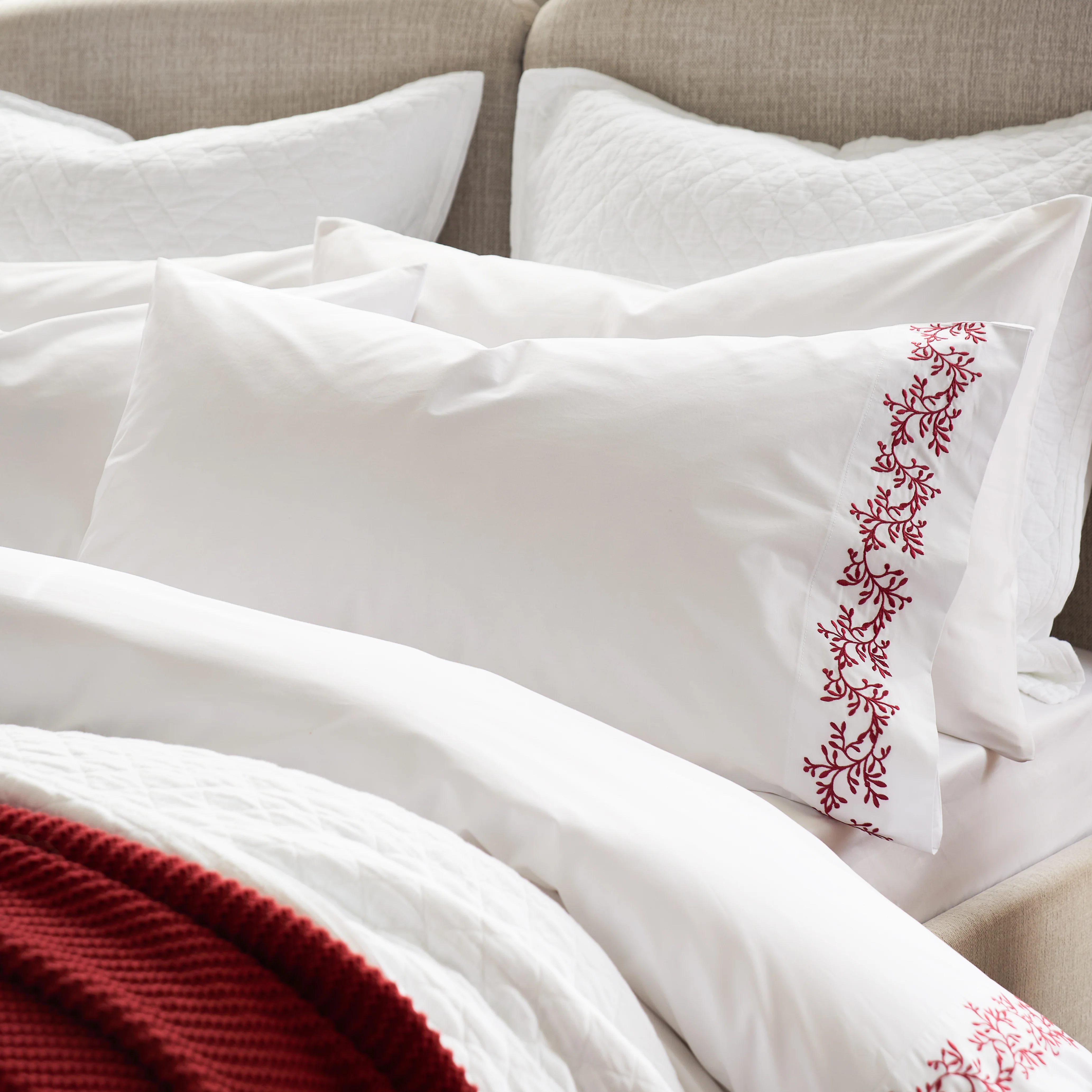 Mistletoe Duvet Set - Image 13