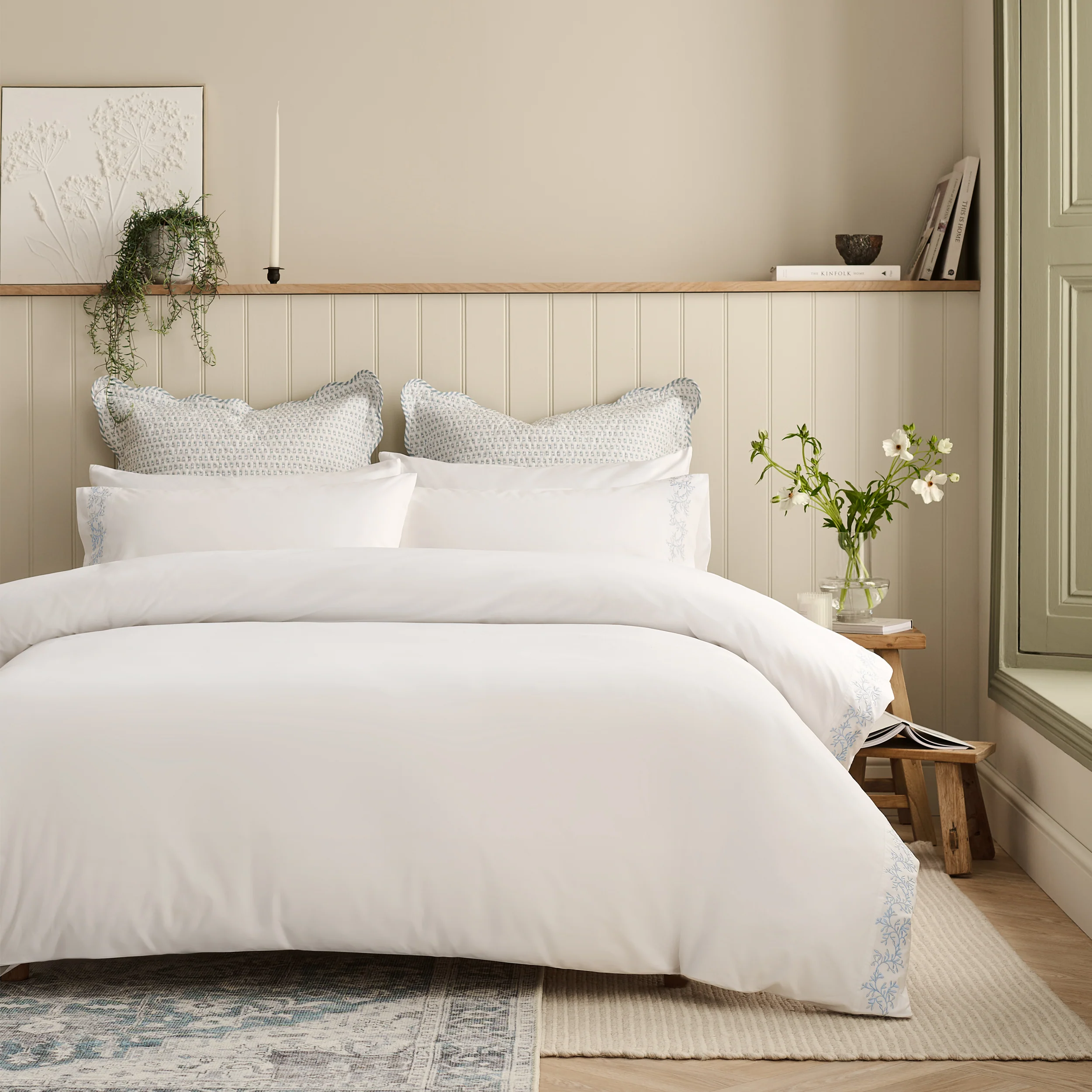 Mistletoe Duvet Set - Image 4