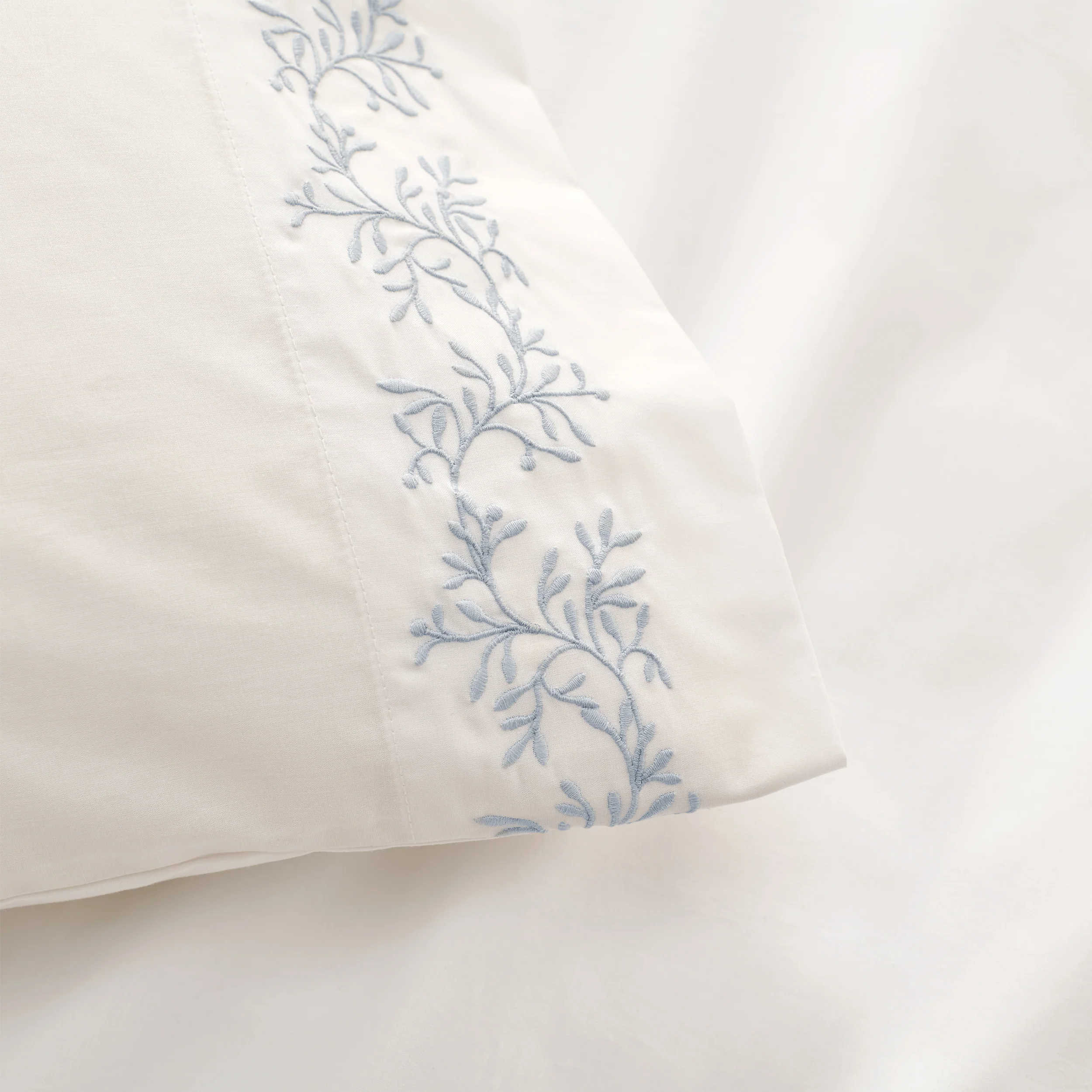 Mistletoe Duvet Set - Image 7